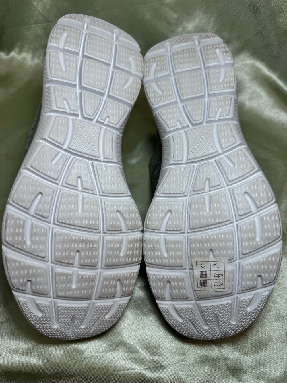 Skechers Slip Ins Women's Gray Athletic Sneakers with Lavender Accents size 8.5W - Picture 7 of 8